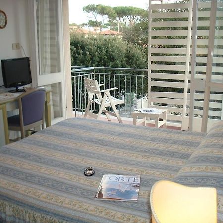 Hotel Villa Rona Forte dei Marmi Bagian luar foto