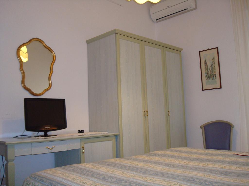 Hotel Villa Rona Forte dei Marmi Bagian luar foto
